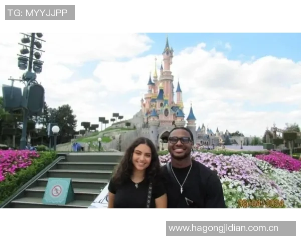 女友甜蜜发合照庆祝布朗尼21岁生日布朗尼感动转发感谢宝贝