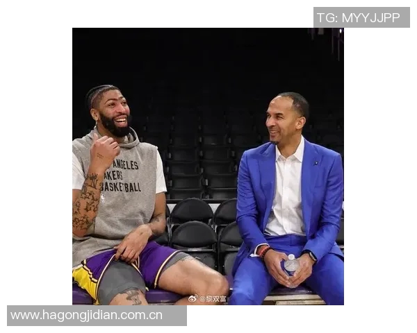 浓眉谈球队精神:信任与竞争并重展现团队凝聚力与斗志 浓眉谈球队精神:信任与竞争并重展现团队凝聚力与斗志