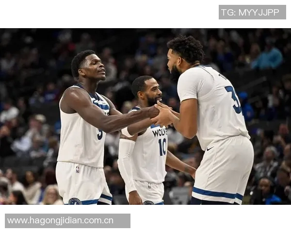 爱德华兹半场表现抢眼13投6中砍下并列最高16分助力球队奋勇争先 爱德华兹半场表现抢眼13投6中砍下并列最高16分助力球队奋勇争先